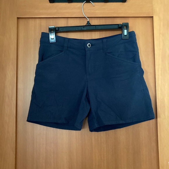 Patagonia Pants - Patagonia Women's Quandary Short Size 0 in Navy Blue